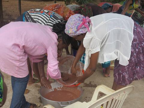 Une étape de fabrication du beurre de cacao 