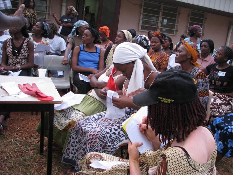 Atelier teinture en plein air