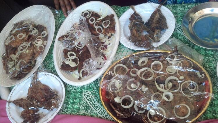 Poissons et poulets fumés